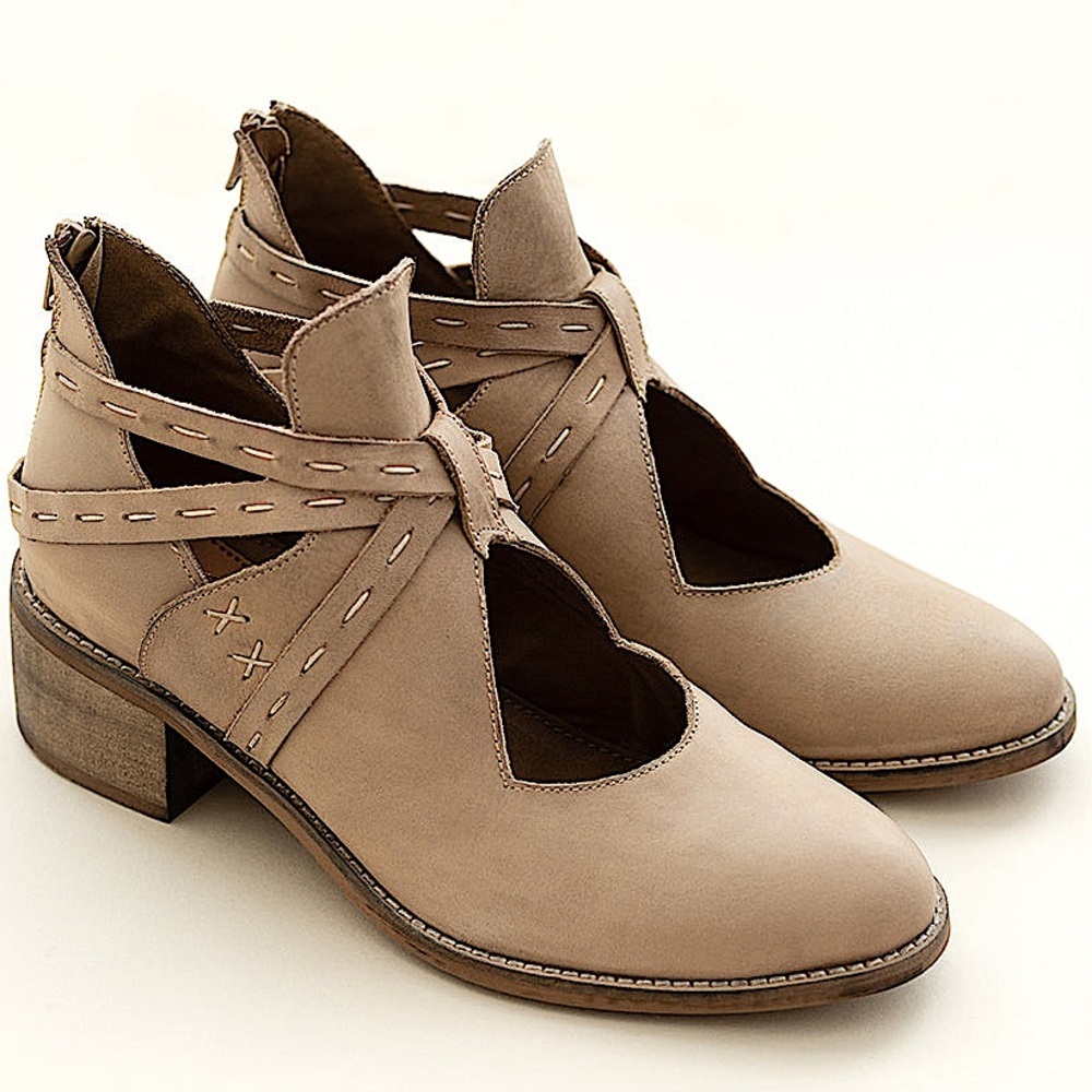 🥠Joyfolie Oriana Leather Ankle Booties in Bone Taupe, 9